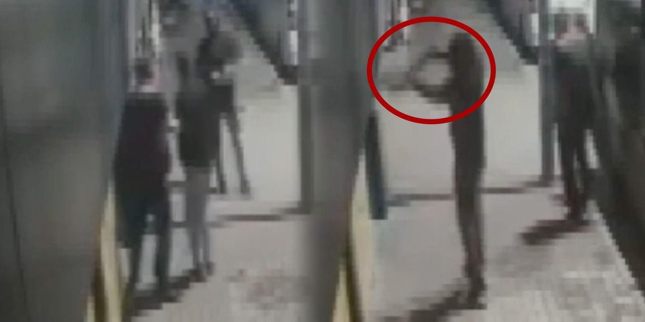 Kapı önünde bekleyenleri uyardıktan sonra ateş etti! Restoranın kurşunlanması kamerada