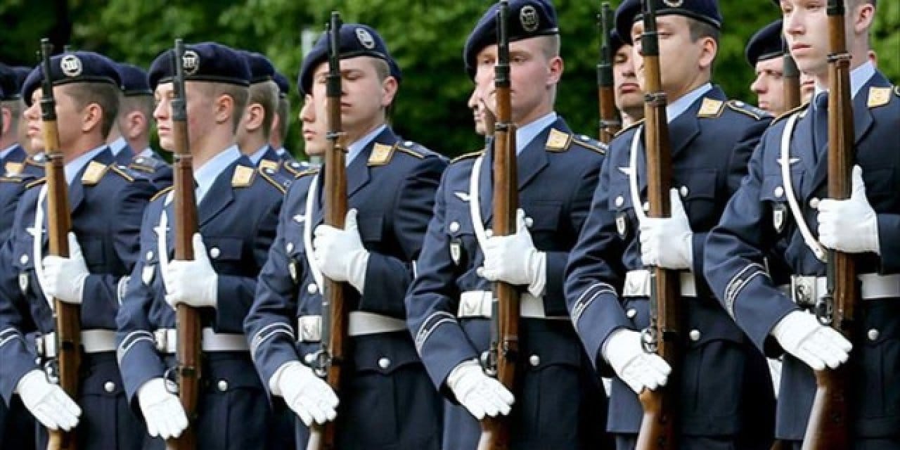 Almanya’dan zorunlu askerlik açıklaması