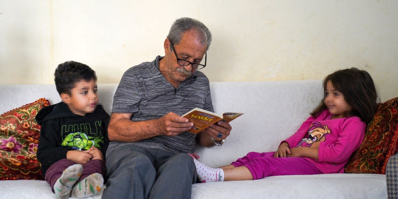 Üst üste yaşadığı acıların ardından torunlarıyla birlikte evden atılıyordu! O dedeye yardım eli uzandı