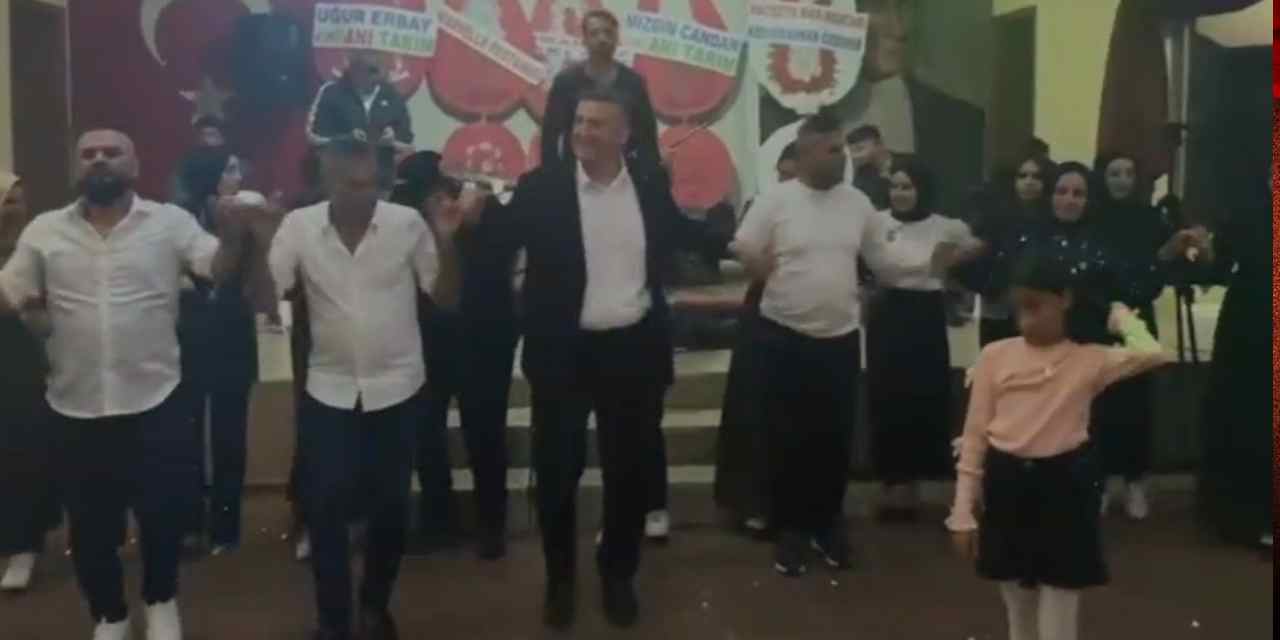 Türkiye şehitlerine ağlarken AKP'li isimden tartışma yaratacak görüntü: Düğünde halay çekti, sosyal medyadan paylaştı!