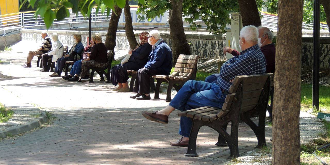 Emeklinin barınma krizi: Kirayı bölüşmek için aynı evde yaşamaya başladılar