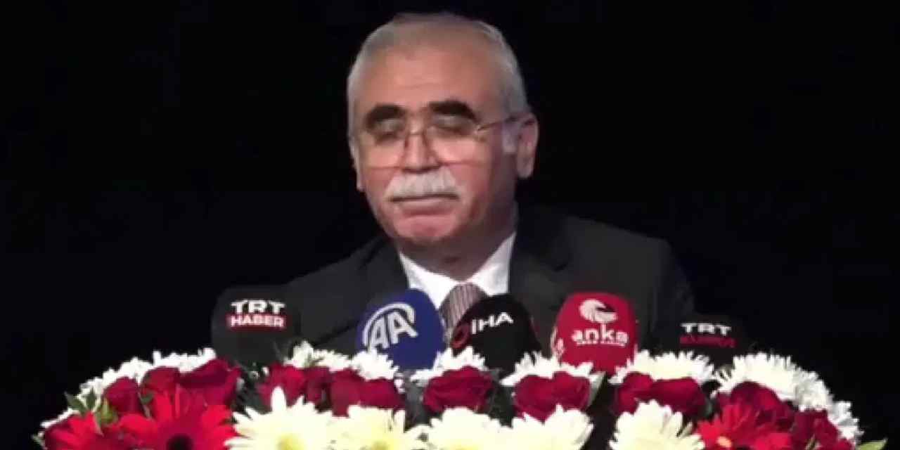 AYM Başkanı Özkaya'nın boğazı düğümlendi, gözyaşları içinde konuştu:  "Bu lafa geldiğinde korkuyorum..."