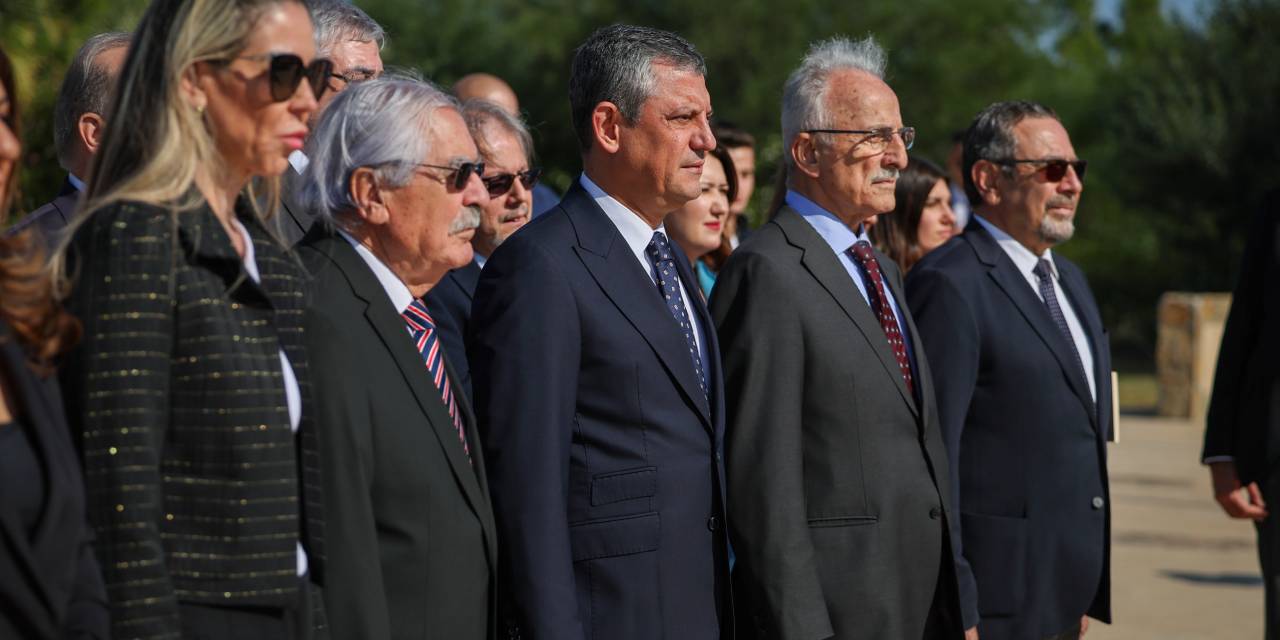 Özgür Özel'den KKTC'de Rauf Denktaş ve Fazıl Küçük'ün mezarlarına ziyaret