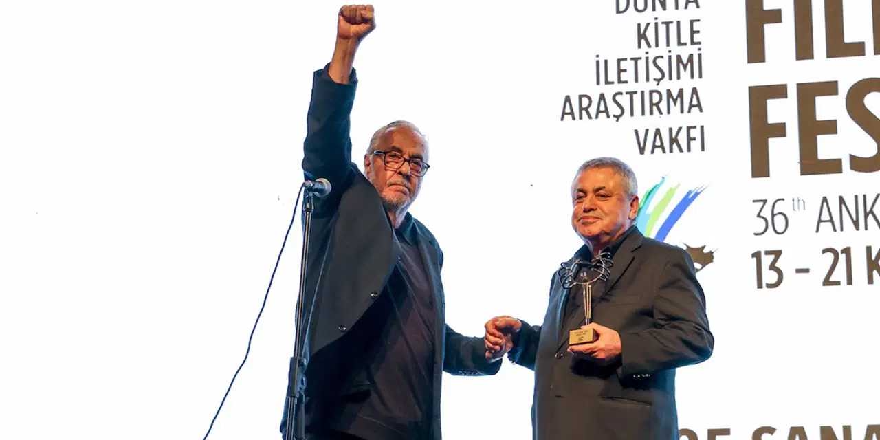 Rutkay Aziz'in konuşması törene damga vurdu! "Arkadaşlarım, başkanlar bir hücrede yaşarken ben niye mutlu olayım?"