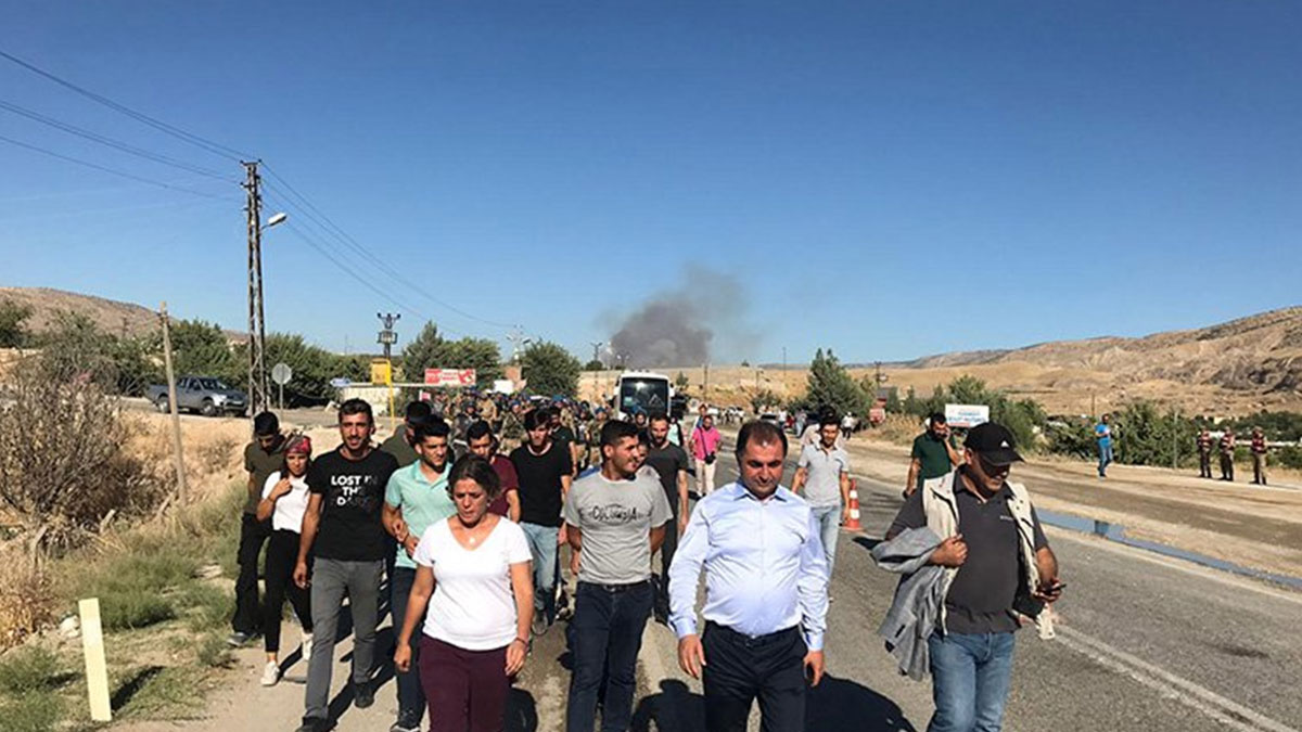 Sular altında bırakılmak istenilen Hasankeyf için yürüyen HDP'lilere darp ve gözaltı