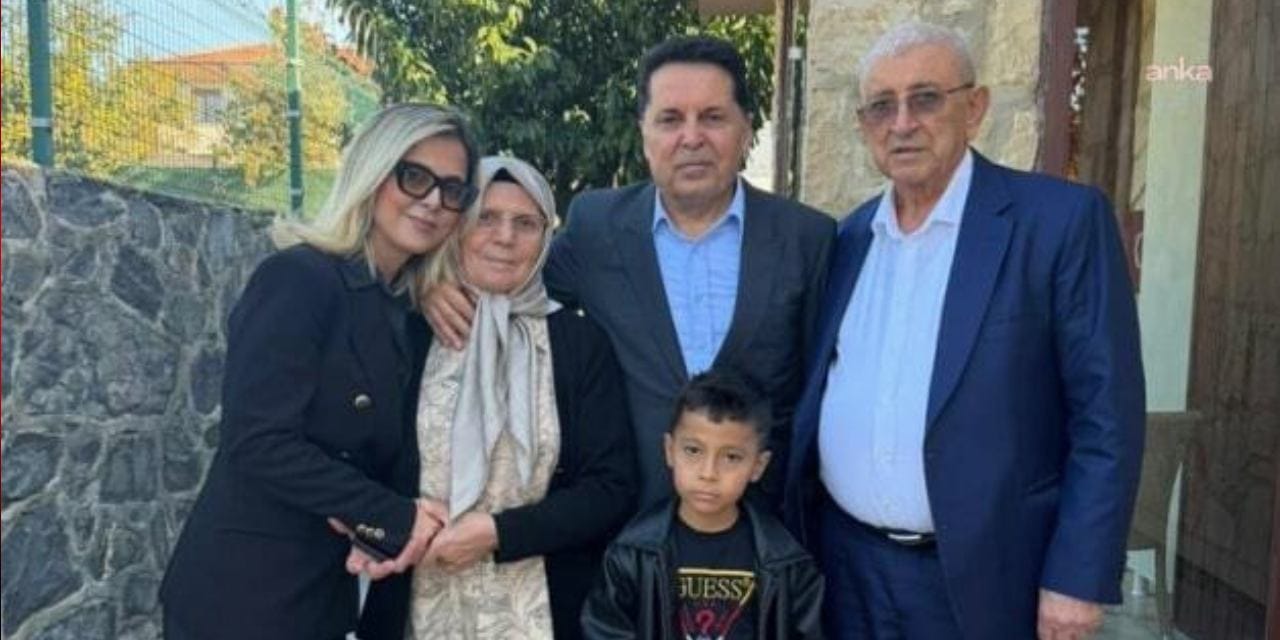 Ahmet Özer, İmamoğlu'nun anne babasına ziyaret etti