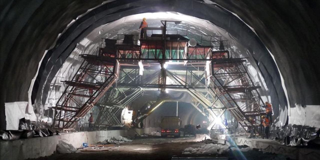 Son Dakika | Kabataş Metro inşaatında çökme!