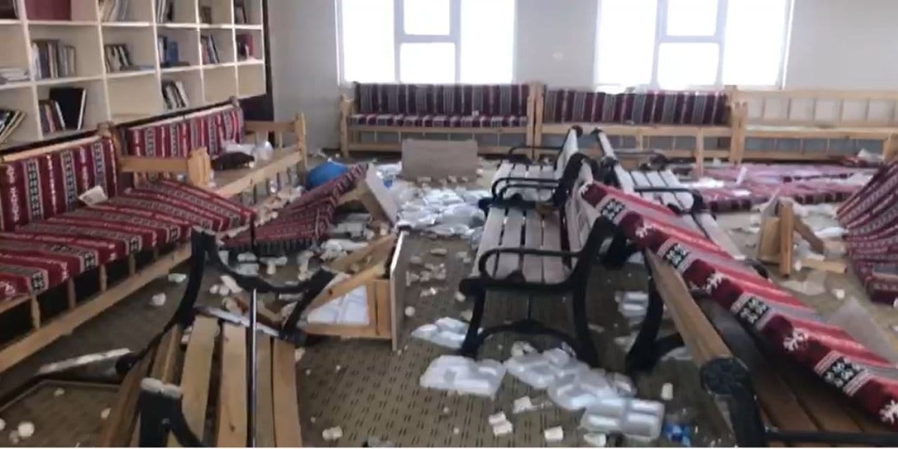 Mardin’de taziye evini tarumar ettiler