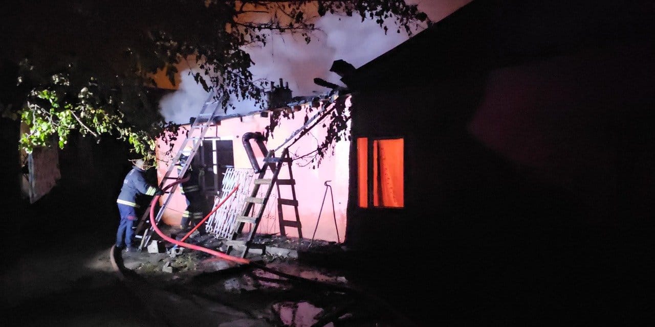 Erzincan'da müstakil evde yangın: 2'si çocuk 4 kişi kurtarıldı