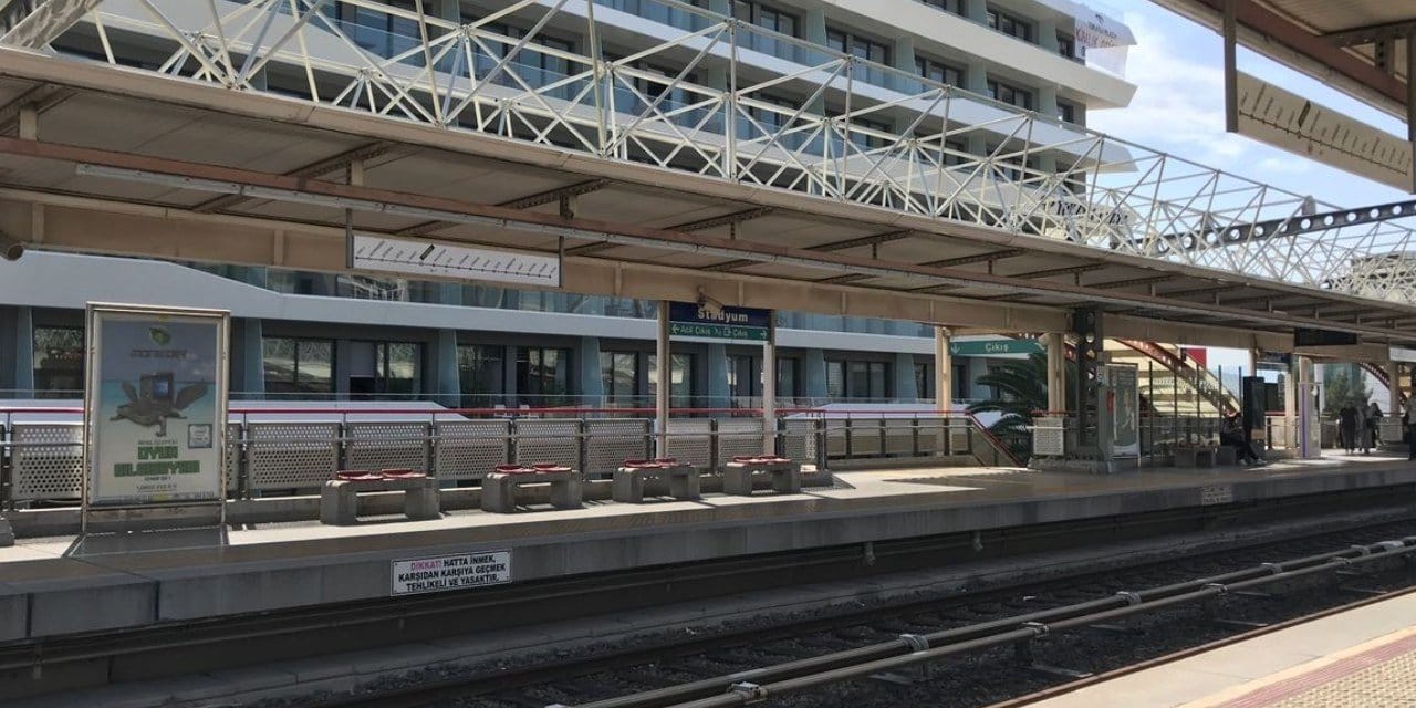 İzmir'de o metro durağının adı tarihe karışıyor! Mahalleli ayaklandı!