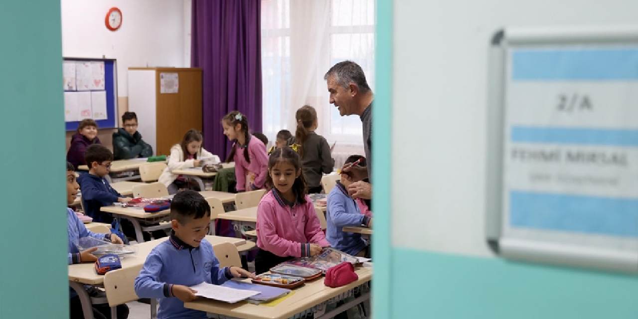 Ara tatil bitti: Okullarda ilk ders zili çaldı