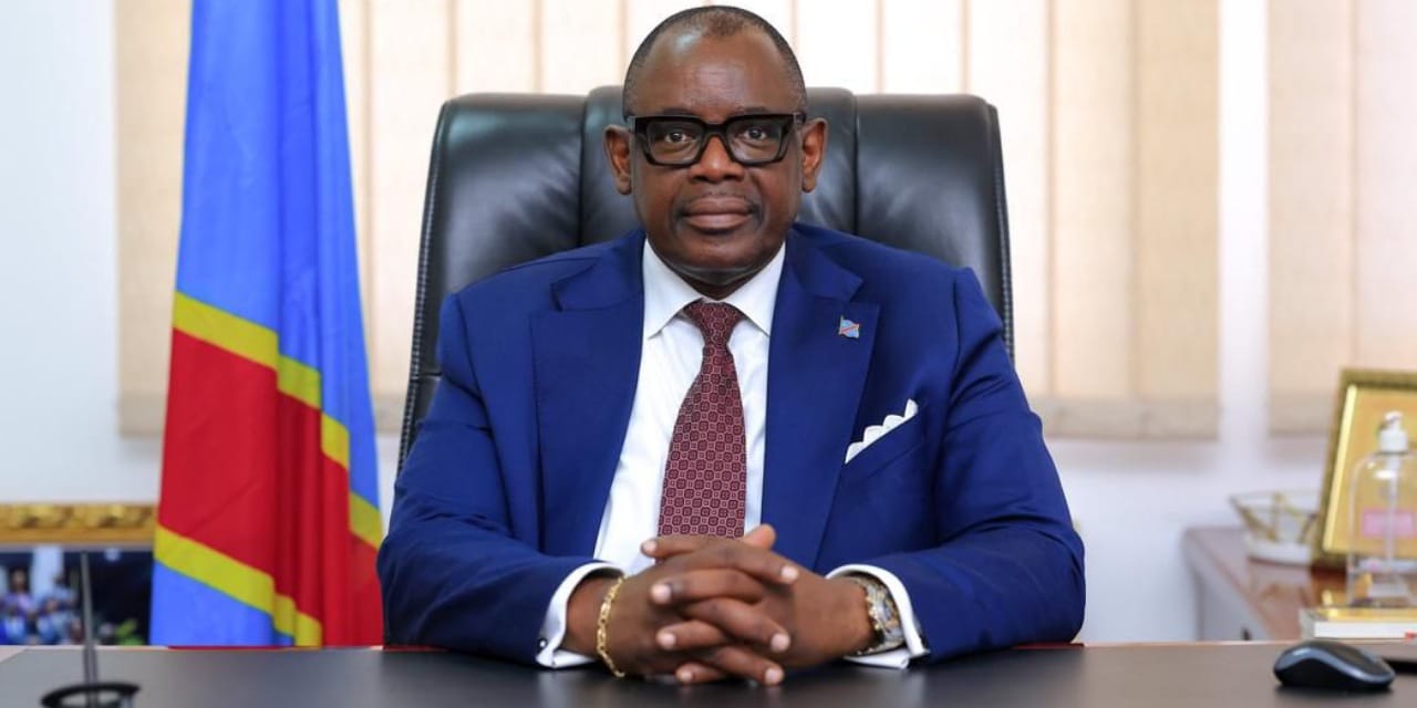 Maden Bakanı'nı taşıyan uçak pistten çıkarak alev aldı!