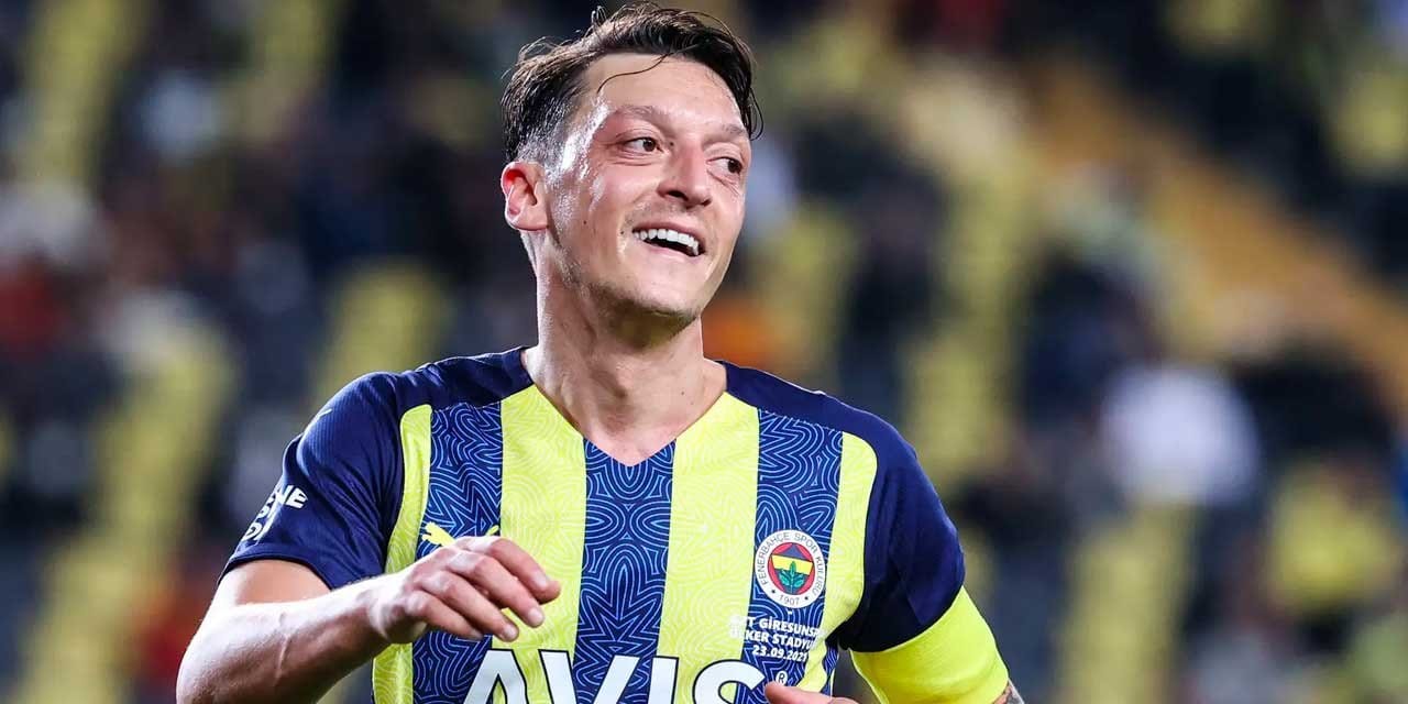İngiliz yıldız Mesut Özil'i öve öve bitiremedi