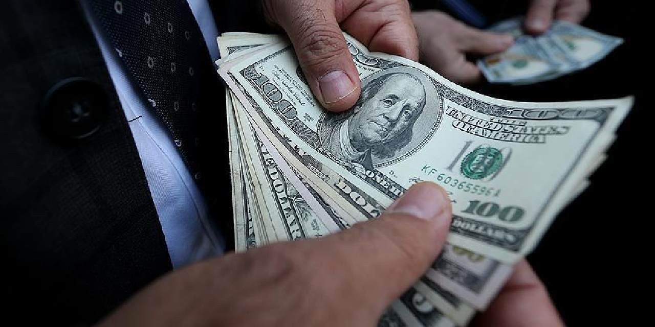 Dolar 43 TL'ye doğru harekete geçti