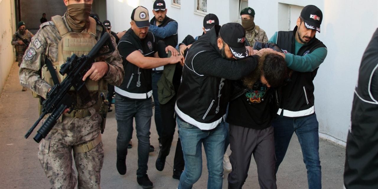 Bayğaralar'a bir operasyon daha: Yurt dışına kaçacaklarmış