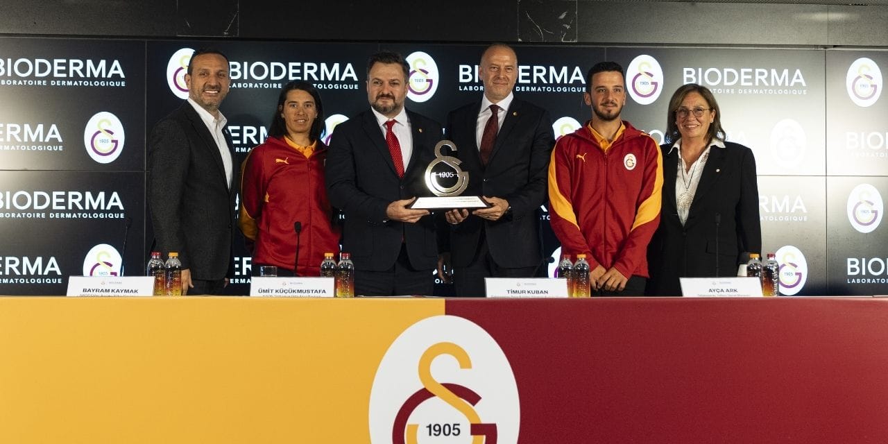 Galatasaray'da imza töreninde Atatürk vurgusu