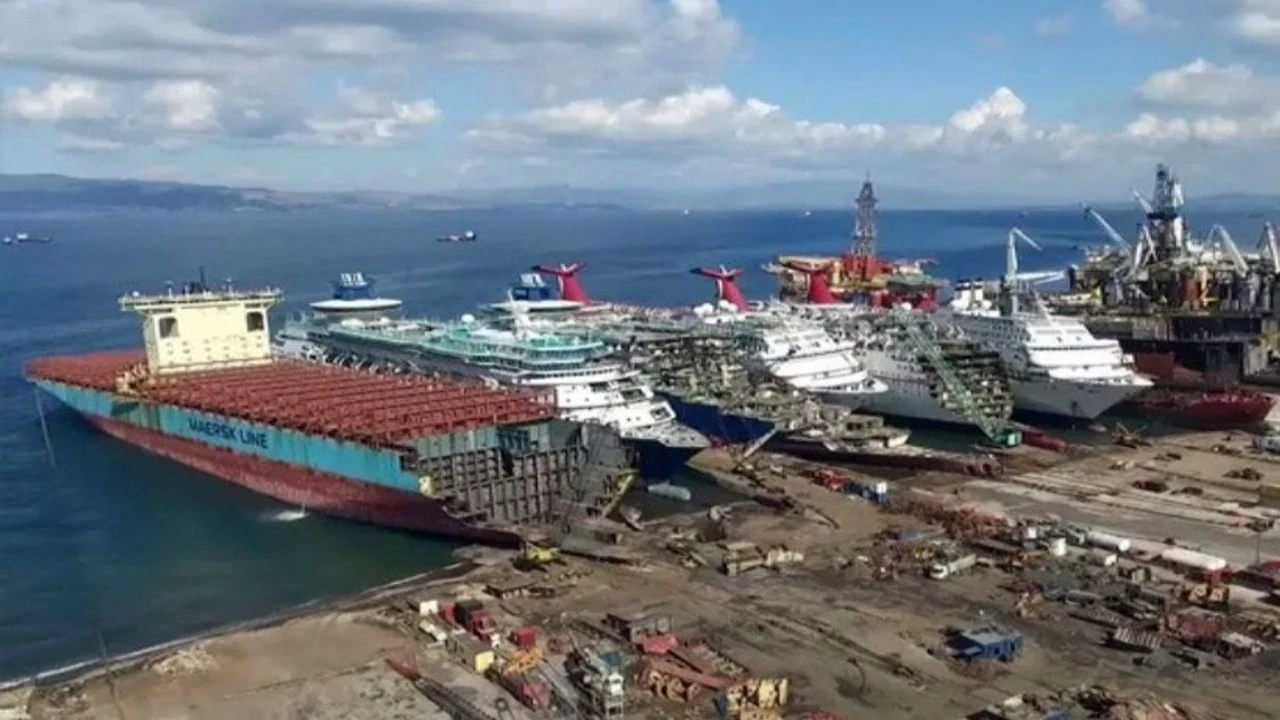 Son dakika| İstanbul açıklarında gemide zehirlenme! 1 mürettebat hayatını kaybetti