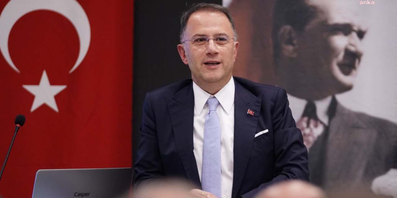 Özgür Özel mitingde kutladı: Mehmet Murat Çalık'tan doğum gününde mesaj