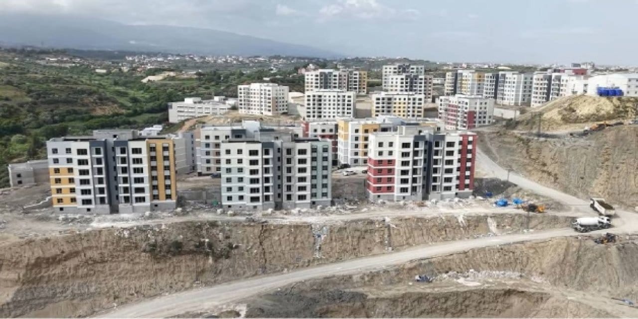 Firmanın başında AKP'li isim var: TOKİ inşaatında işçiler insanlık dışı koşullara isyan etti iş bıraktı