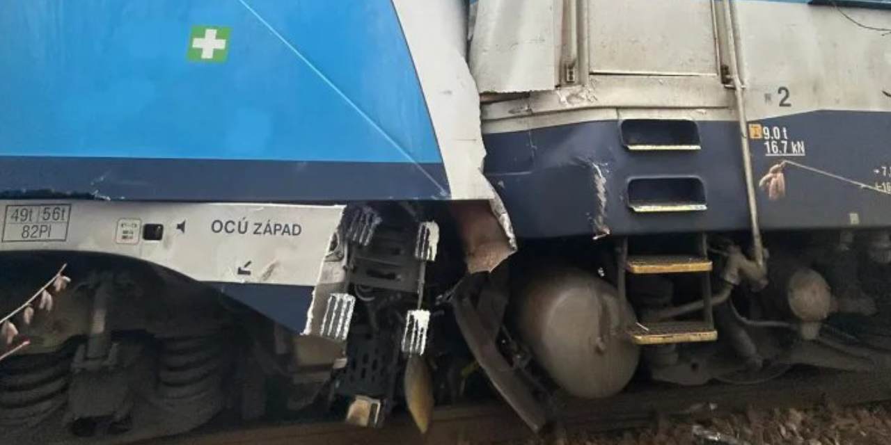 İki tren çarpıştı: 40 yaralı var