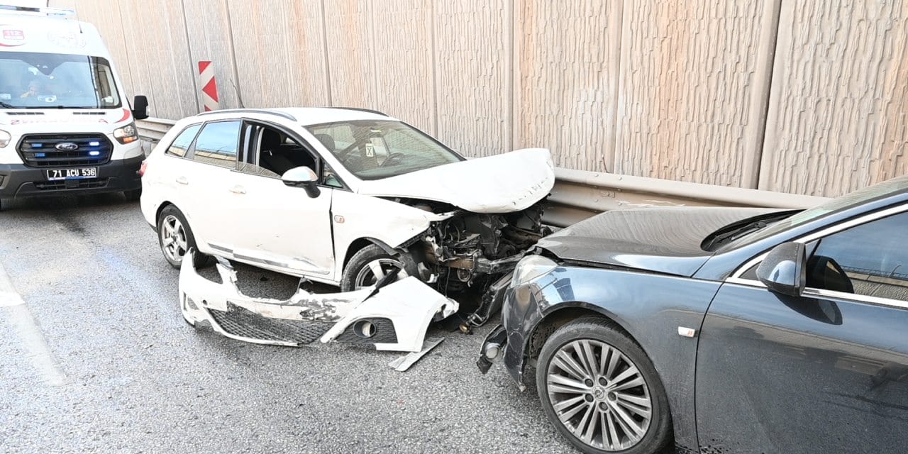 Yola yağ döküldü! Araçlar birbirine girdi