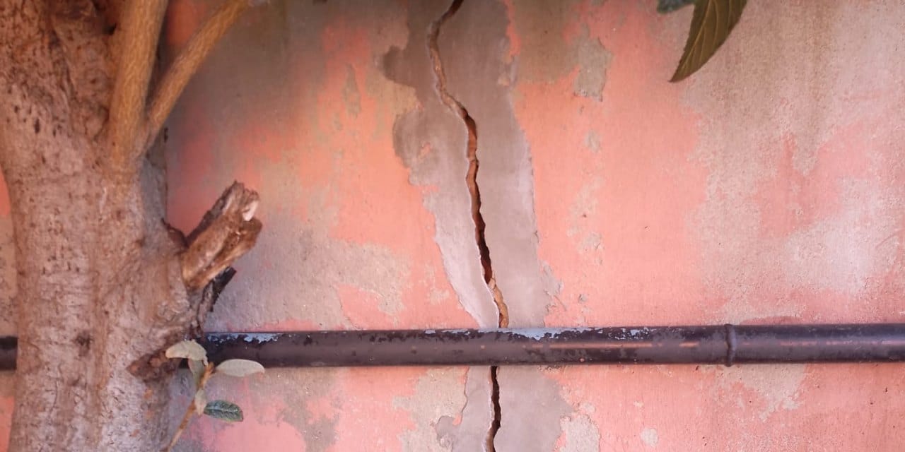 Beykoz'da duvarlarında çatlak oluşan binalar mühürlendi!