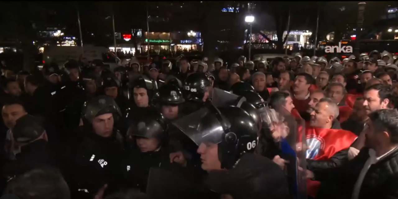 Eğitimcilerin yürüyüşüne polis engeli!