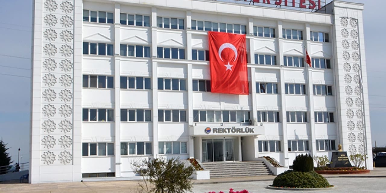 Öğrenciler perişan ama değmeyin rektör beyin keyfine! Makam odasına imza köşesi, giyinme odası...