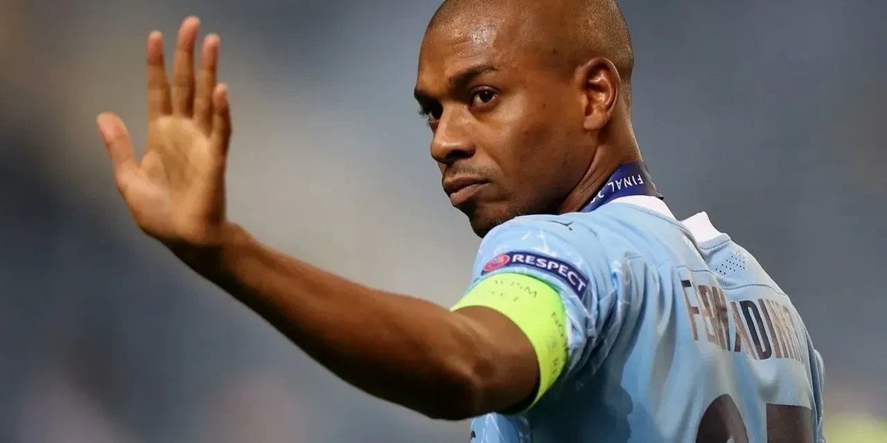 Manchester City'nin Brezilyalı efsanesi futbola veda etti