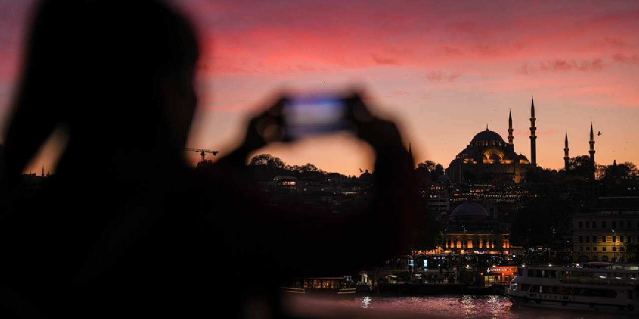 Turistler akın akın Türkiye'ye geldi