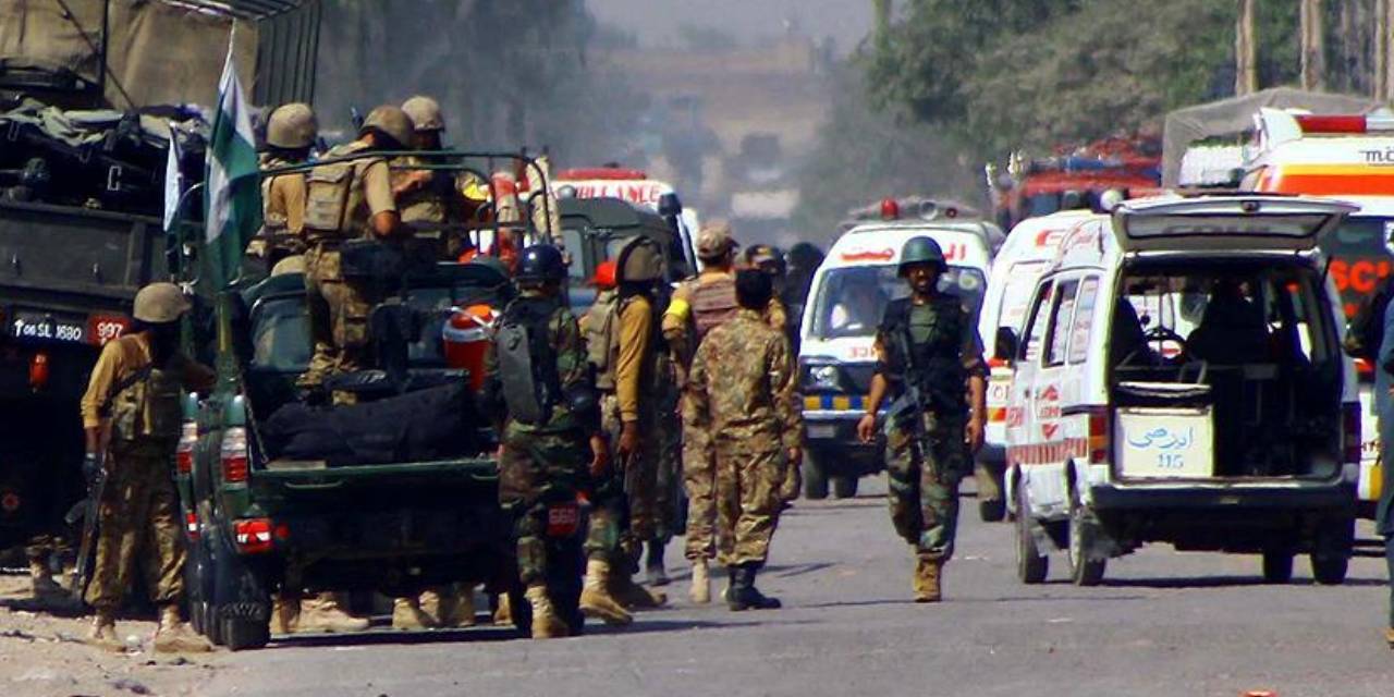 Pakistan'da silahlı saldırı: 7 kişi hayatını kaybetti