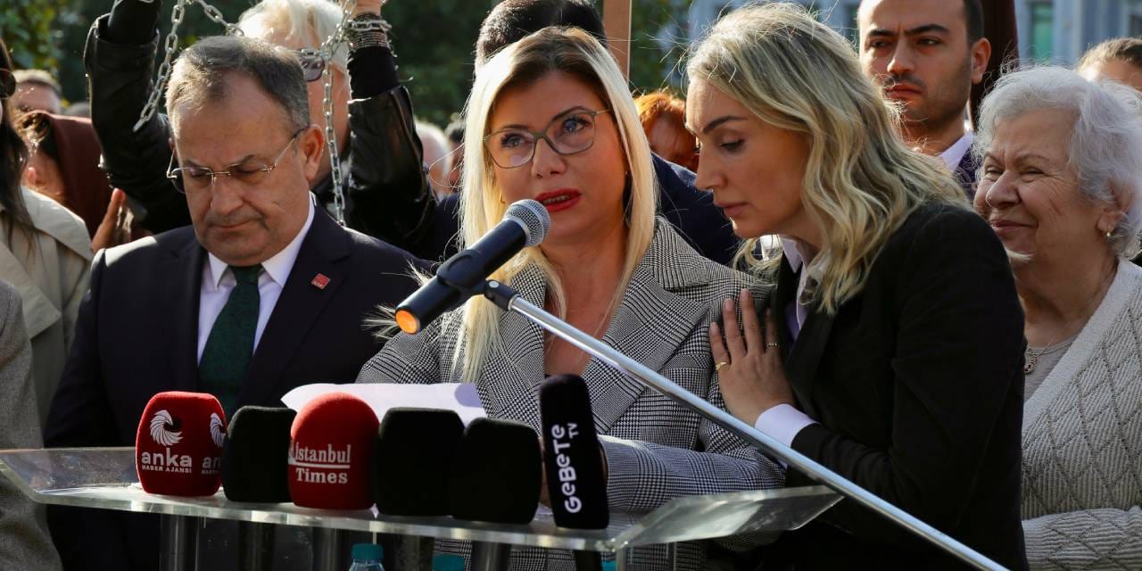 Hasan Mutlu'nun eşi Saraçhane'de gözyaşlarına boğuldu! Dilek İmamoğlu böyle teselli etti