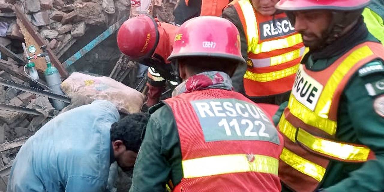 Pakistan'da fabrikada patlama: 18 kişi öldü