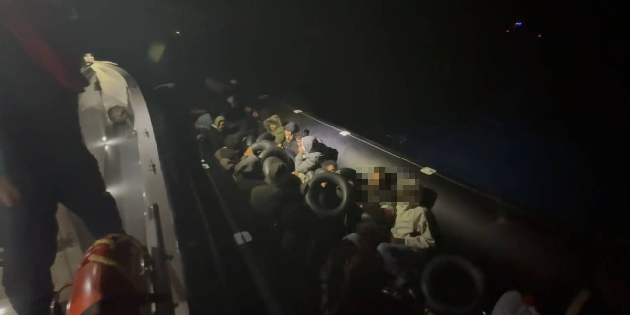Sürüklenen bottaki düzensiz göçmenler kurtarıldı!