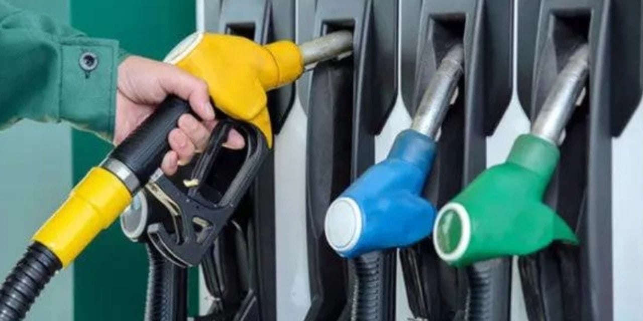 Akaryakıtta tabela yine değişiyor: Daha dün zam gelmişti