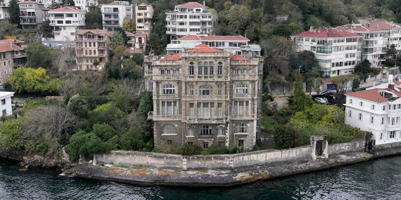 İstanbul'daki ünlü yalı satışa çıkarıldı: 23 odası 5 salonu var