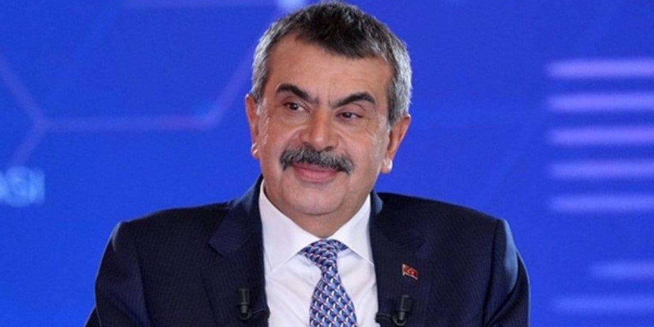 Vatandaşa imam hatipi övdü çocuğunu koleje gönderdi! Bakan Tekin kendini bu sözlerle savundu