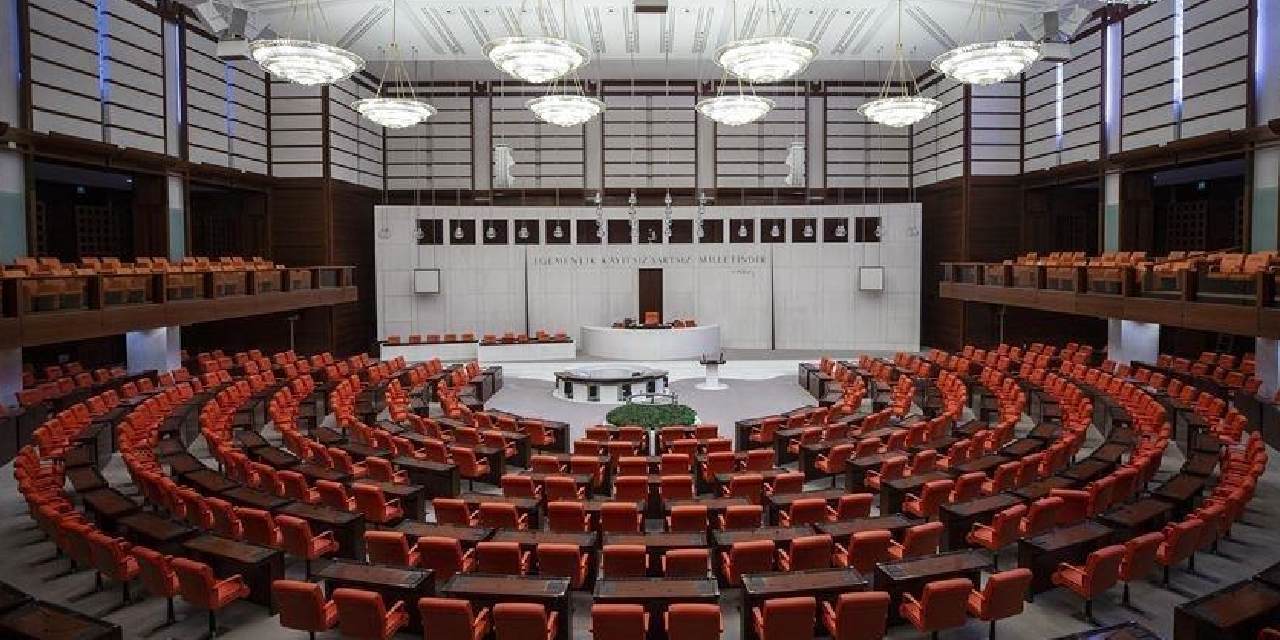 Meclis'te sandalye dağılımı değişti: İşte CHP, AKP ve diğer partilerin sandalye dağılımı