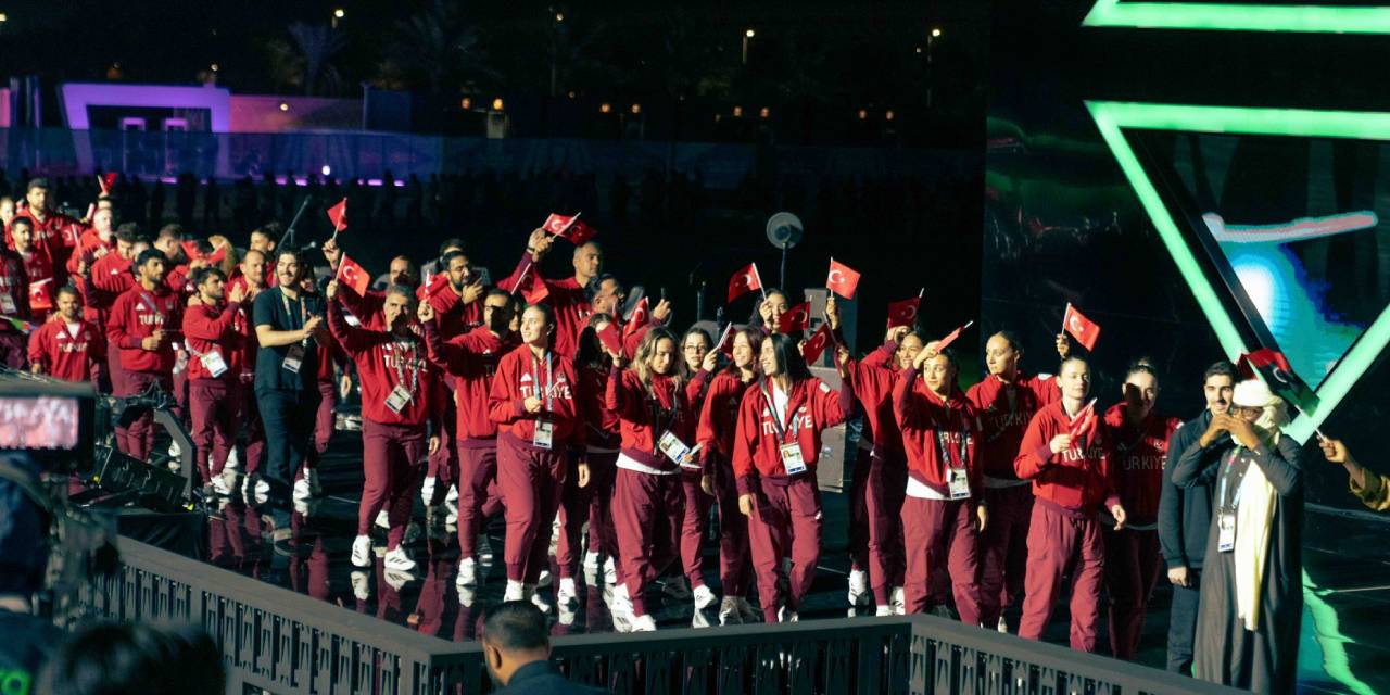 Yeni Akit yazarı kadın sporcuları hedef aldı