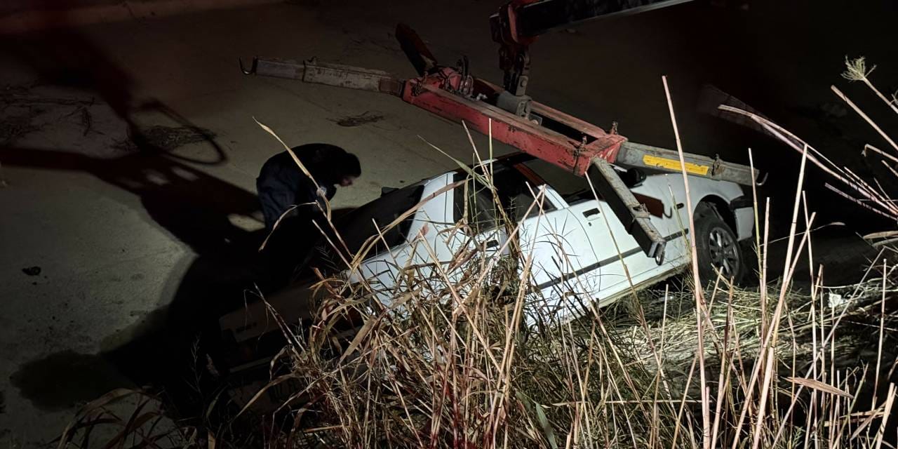 Aydın'da feci kaza! Otomobil sulama kanalına düştü