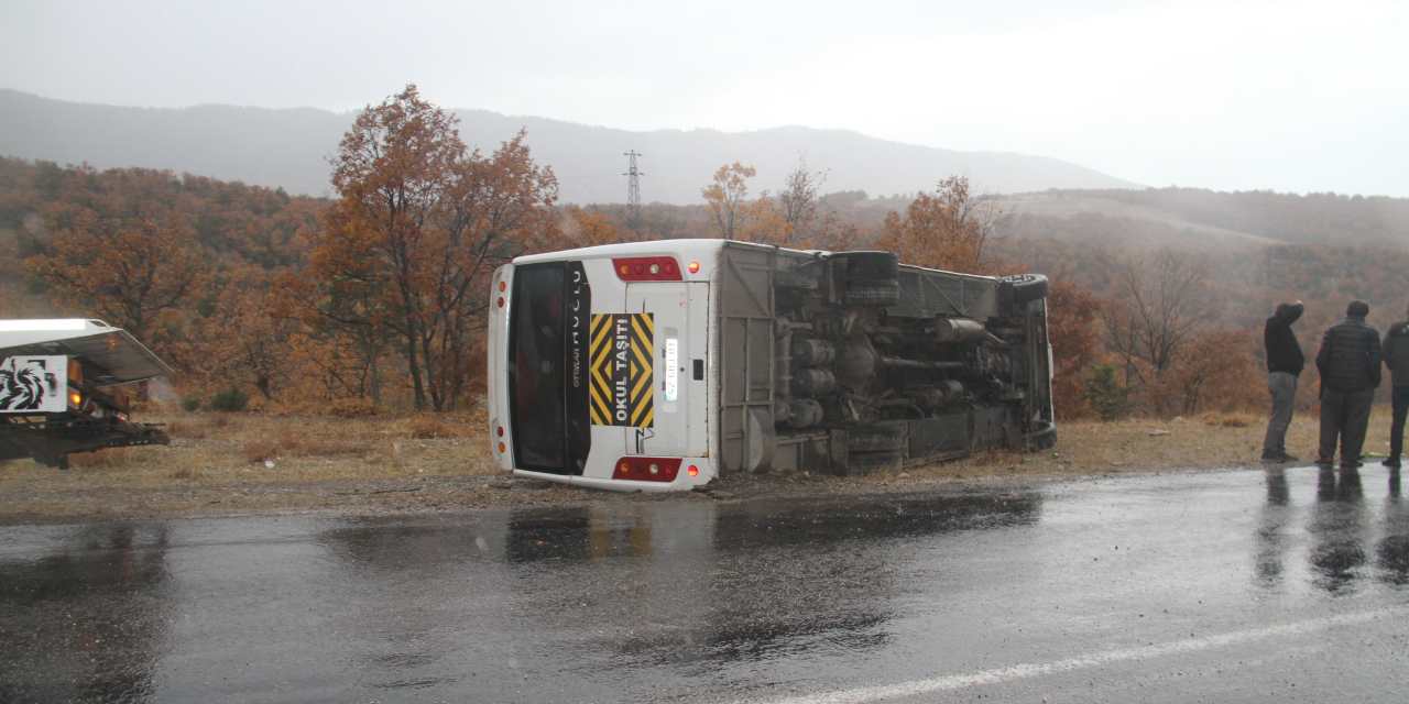 Konya'da feci kaza! Öğrenci dolu servis devrildi 29 kişi hastanelik oldu