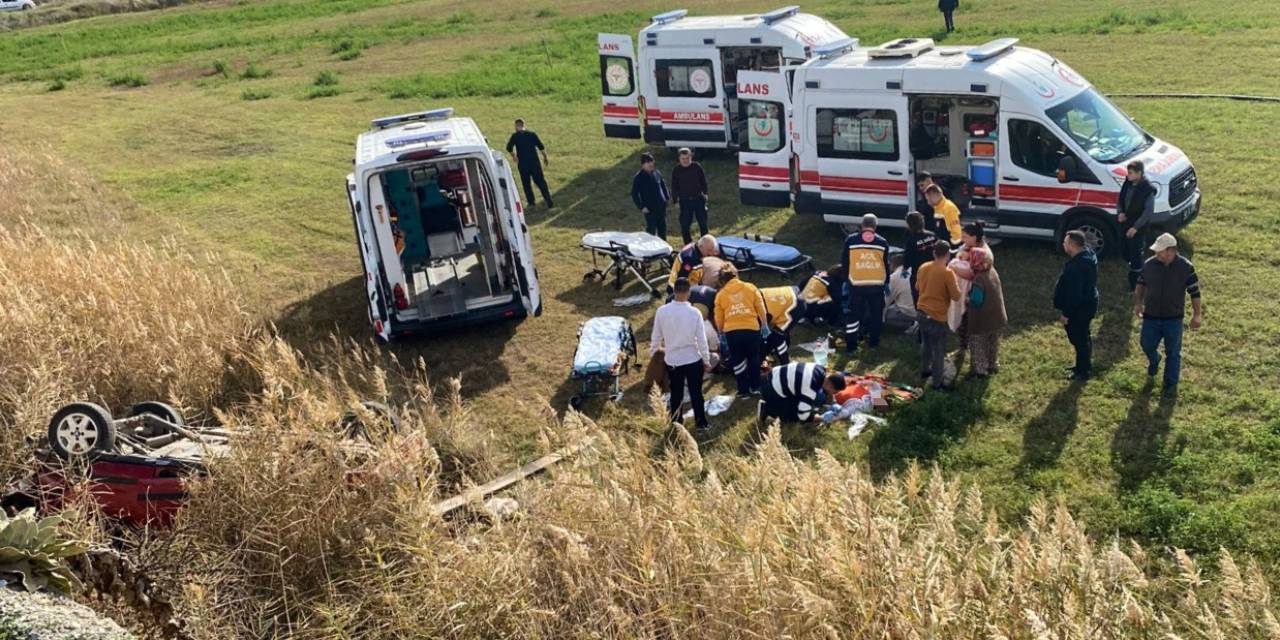Manisa'da kontrolden çıkan otomobil tarlaya devrildi