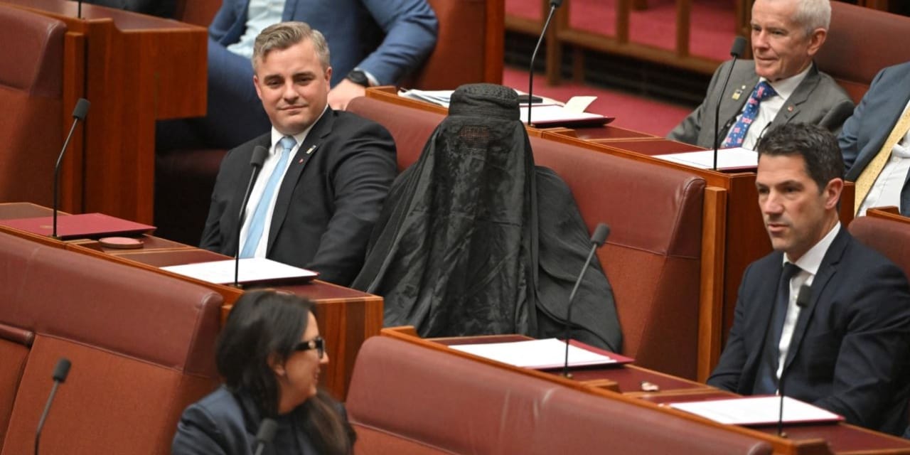 Parlamentoda burkalı protesto: Hükümet ve muhalefetten tepki