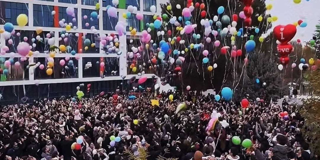 Lösemiyi yenen Yusuf ve Zümra için gökyüzüne balonlar bırakıldı