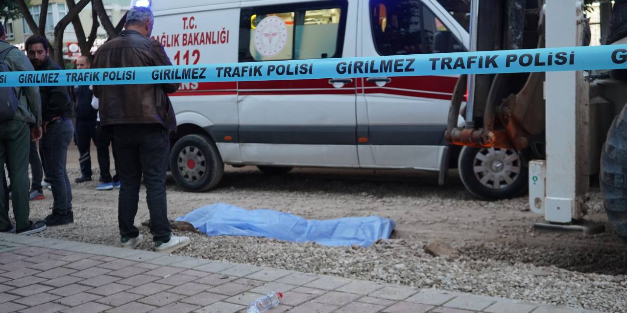 Ekmek almaya giden yaşlı adam kepçenin altında kaldı!