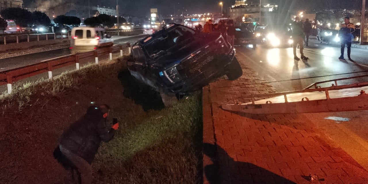 Silivri'de yoldan çıkan araç seyyar satıcıya çarptı