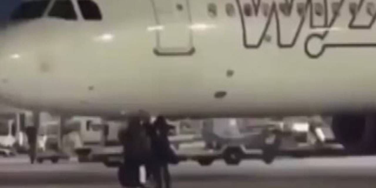 Uçağı kaçıran iki yolcu piste girdi: El sallayarak uçağı durdurdu