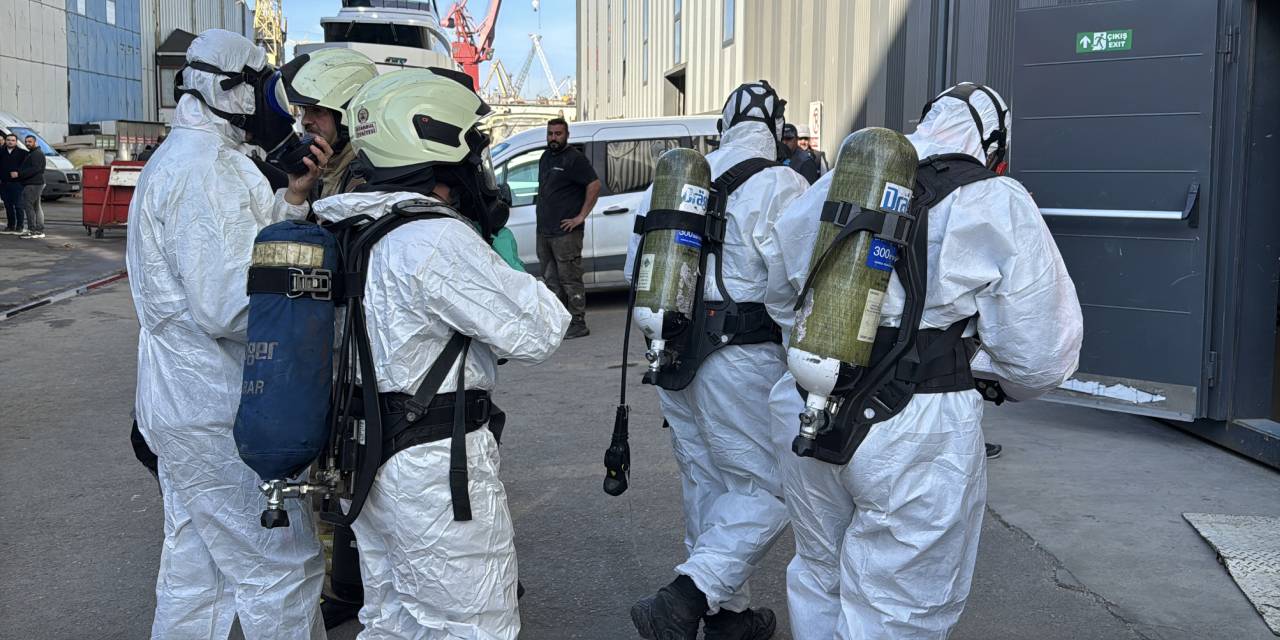 Tuzla'da tersanede yangın