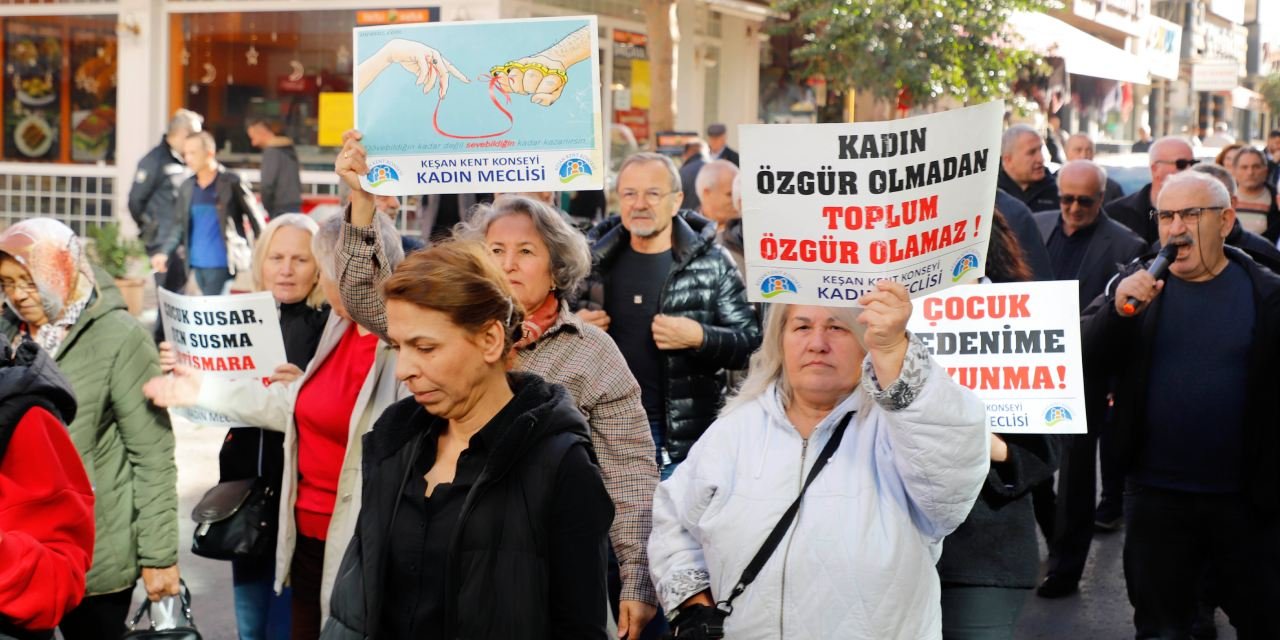 Kadınlar meydanda haykırdı: İnsanca yaşam istiyoruz
