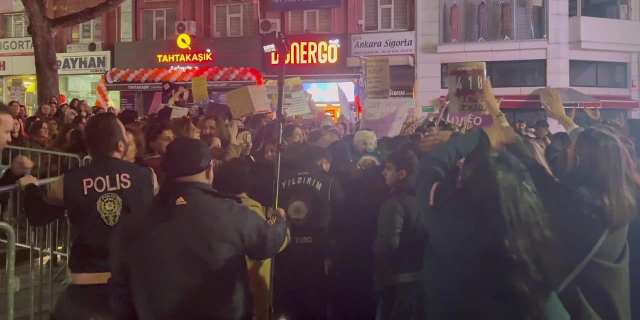 Bursa'da da kadınların yürüyüşüne polis engeli!